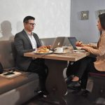 ¿Qué es y cómo funciona un café coworking?