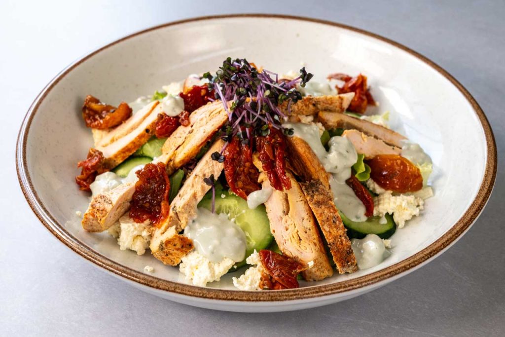 ensalada de pollo cajún
