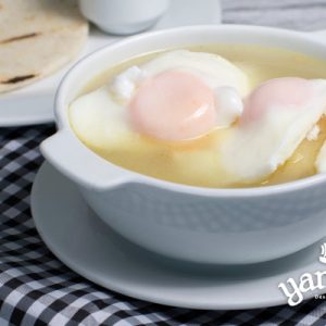 Caldo con Huevo