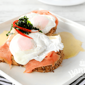 Huevos Poche con Salmón Ahumado