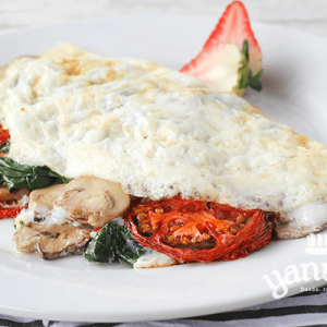 Omelette de claras de huevo con espinaca y tomates secos