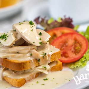 Sándwich de pollo en salsa Bechamel