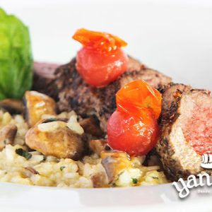 Solomillo de res a las finas hierbas con risotto